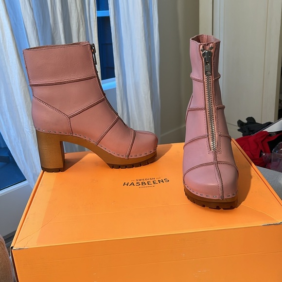 Swedish Hasbeens NWT Rough Stitched Mid Calf Clog Boot Pale Pink LOVE 🌸 - Picture 13 of 13